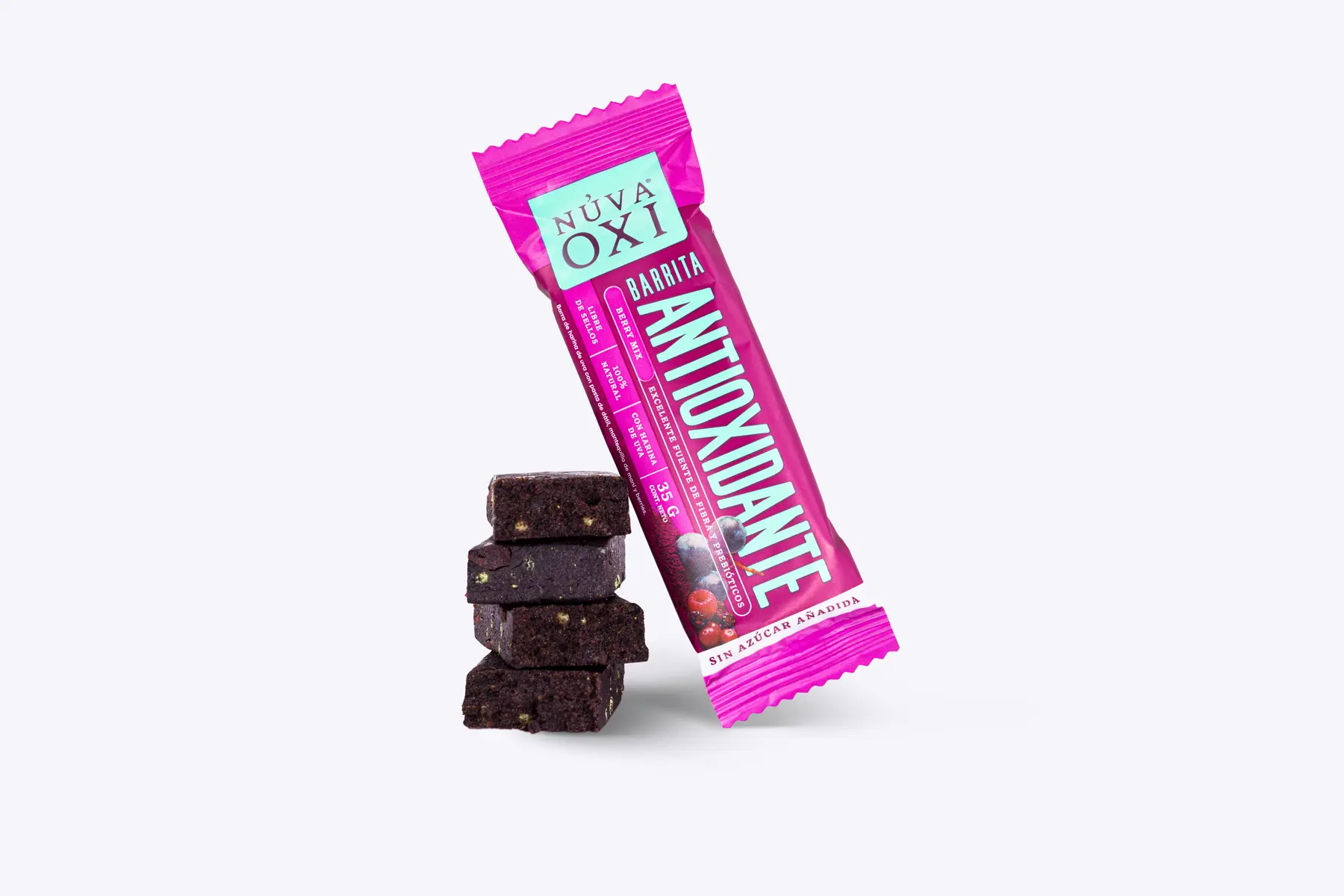 Barrita Nüva Oxi Berry Mix con trozos de snack